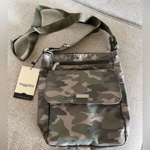 Baggallini Camo Town Bag Crossbody NWT